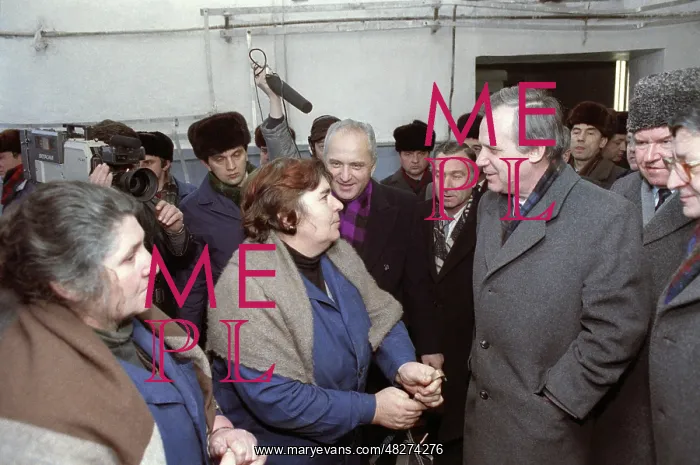 : Soviet Premier Ryzhkov in Leninakan after earthquake, 1989 : Soviet Premier Ryzhkov in Leninakan after earthquake, 1989