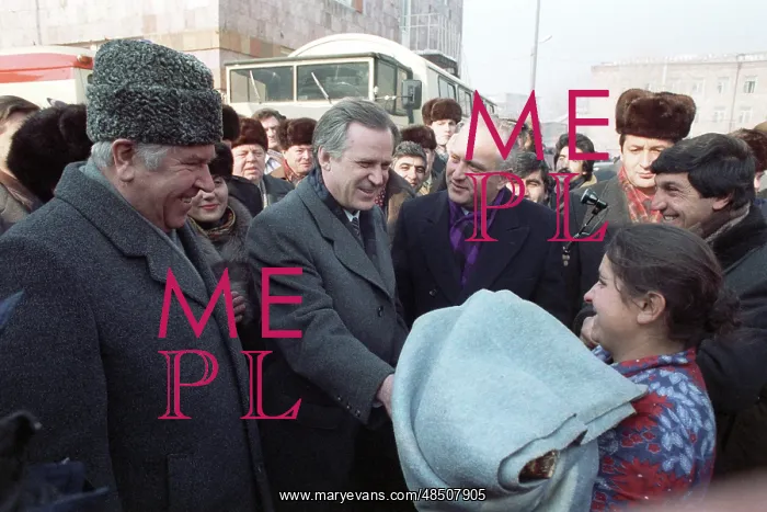 : Soviet Premier Ryzhkov in Leninakan after earthquake, 1989 : Soviet Premier Ryzhkov in Leninakan after earthquake, 1989