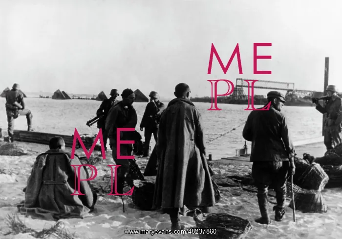 : Soviet prisoners of war at the Dnieper, 1941 : Soviet prisoners of war at the Dnieper, 1941