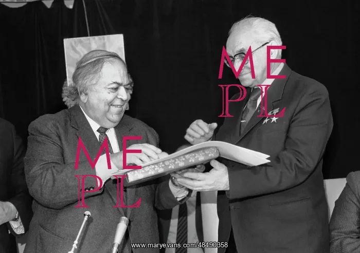: Soviet recipients presented with Jawaharlal Nehru : Soviet recipients presented with Jawaharlal Nehru