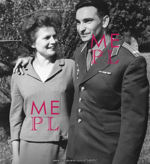 : Soviet Russian cosmonauts Tereshkova and Bykovsky : Soviet Russian cosmonauts Tereshkova and Bykovsky