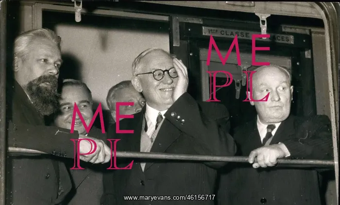 : Soviet Russian delegates en route to New York : Soviet Russian delegates en route to New York