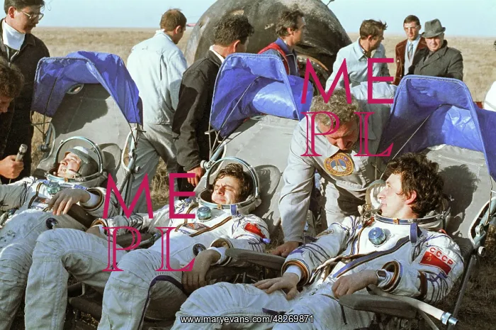 : Soviet Salyut 7 space crew landing in Kazakhstan, 1984 : Soviet Salyut 7 space crew landing in Kazakhstan, 1984