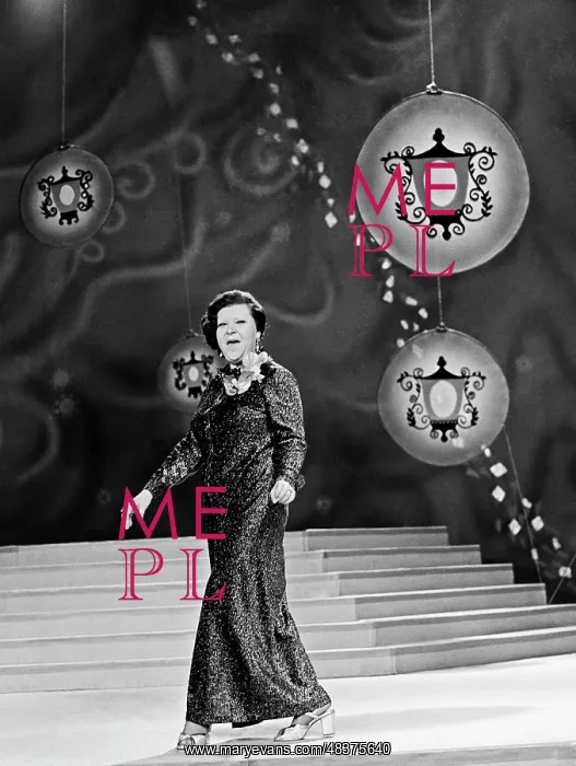 : Soviet singer Klavdiya Shulzhenko in Moscow, 1976 : Soviet singer Klavdiya Shulzhenko in Moscow, 1976