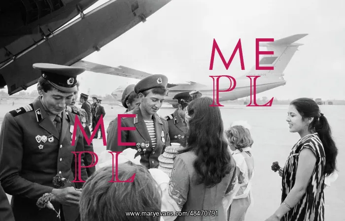 : Soviet soldiers return from Afghanistan : Soviet soldiers return from Afghanistan