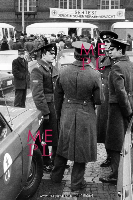 : Soviet soldiers in West Berlin : Soviet soldiers in West Berlin
