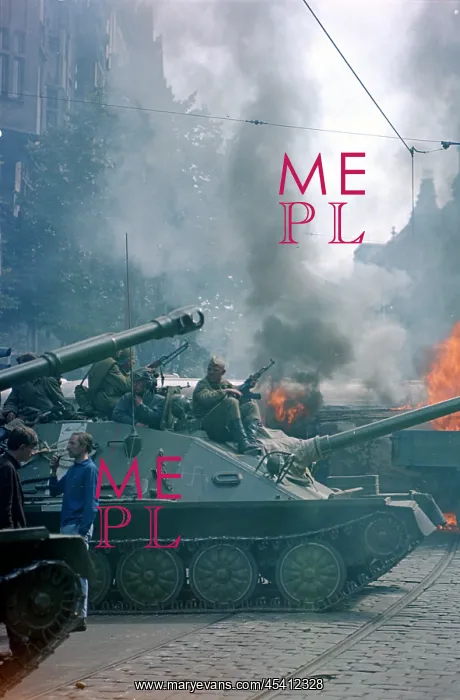 : Soviet tank - troops - soldiers - Prague : Soviet tank - troops - soldiers - Prague