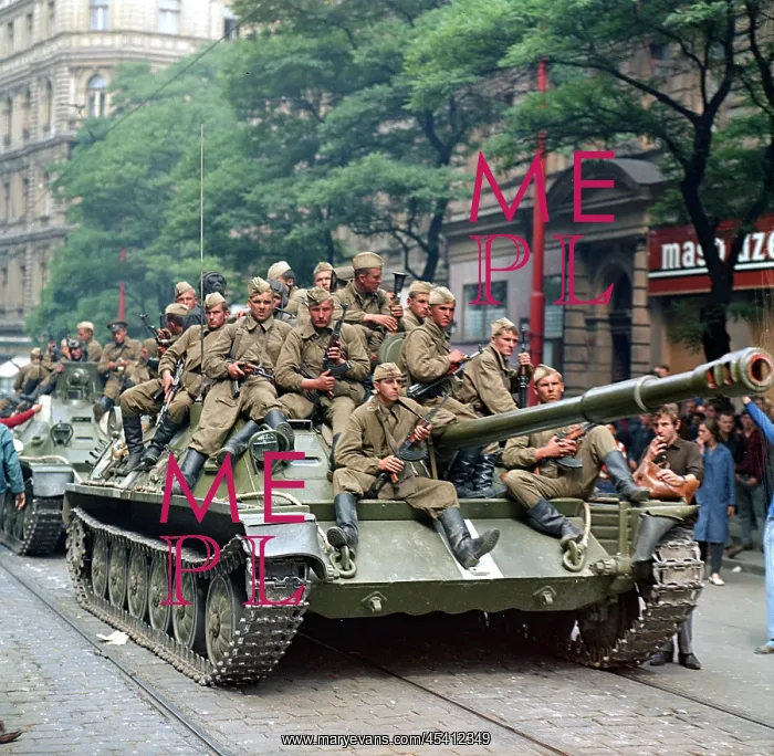 : Soviet tank - troops - soldiers - Prague : Soviet tank - troops - soldiers - Prague