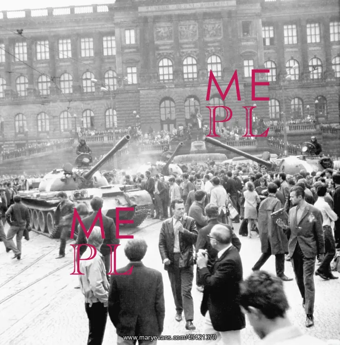  : Soviet tank - Wenceslas Square - protest