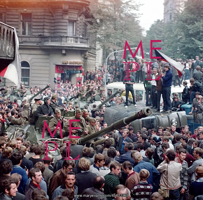 : Soviet tanks - protest - Prague : Soviet tanks - protest - Prague