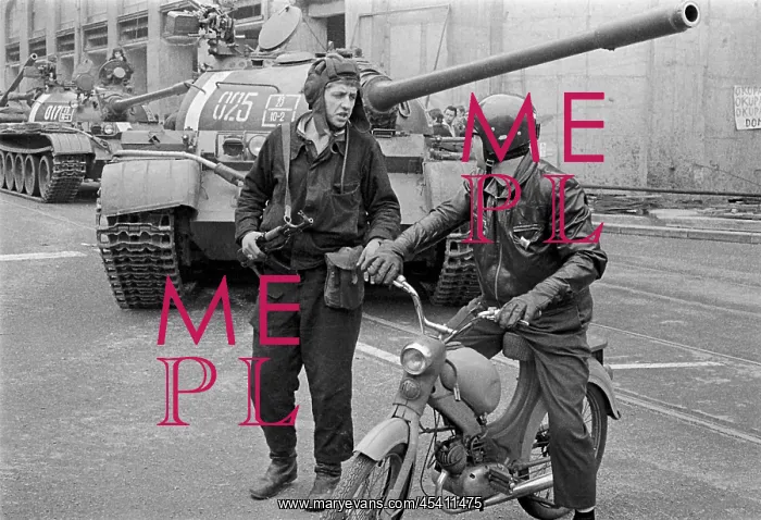 : Soviet tanks - submachine gun - moped : Soviet tanks - submachine gun - moped
