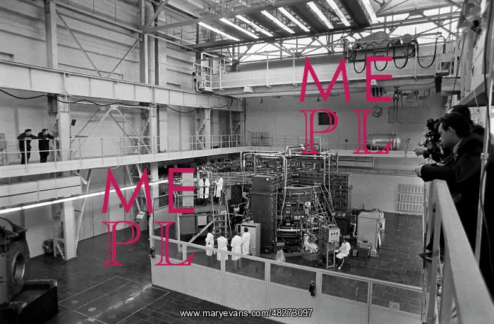 : Soviet Tokamak-10 magnetic confinement device : Soviet Tokamak-10 magnetic confinement device