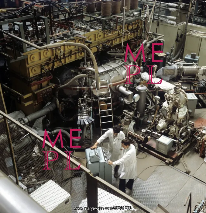 : Soviet Tokamak-10 magnetic confinement device : Soviet Tokamak-10 magnetic confinement device