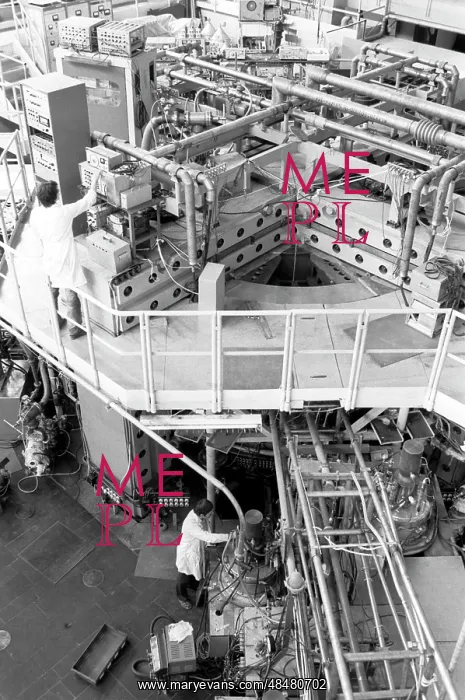 : Soviet Tokamak-10 magnetic confinement device : Soviet Tokamak-10 magnetic confinement device