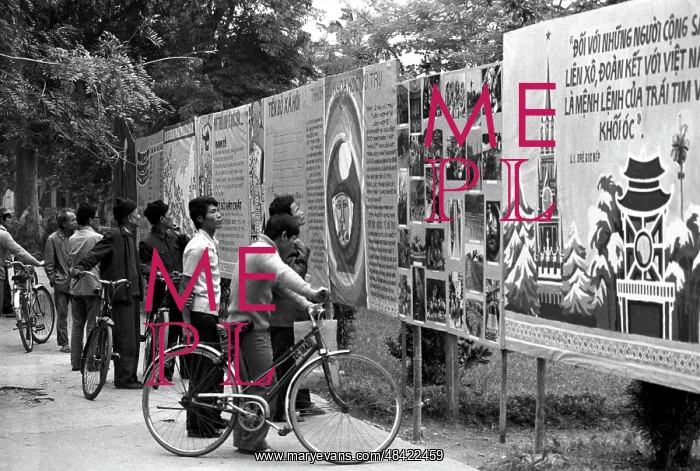 : Soviet Union information boards in Hanoi, 1983 : Soviet Union information boards in Hanoi, 1983