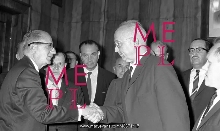 : Soviet Union and Peru trade agreement initialing, 1968 : Soviet Union and Peru trade agreement initialing, 1968