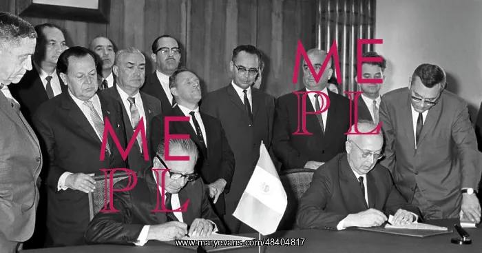 : Soviet Union and Peru trade agreement initialing, 1968 : Soviet Union and Peru trade agreement initialing, 1968