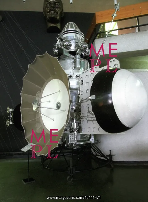 : Soviet Zond 3 spacecraft at Tsiolkovsky Museum : Soviet Zond 3 spacecraft at Tsiolkovsky Museum