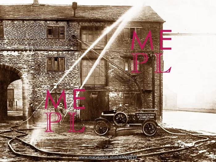  : Sowerby Bridge - Canal Wharf - Fire engine