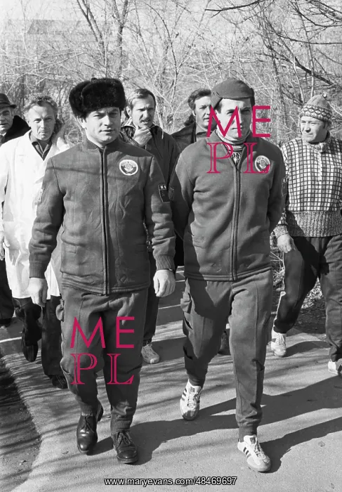 : Soyuz 31 landing crew : Soyuz 31 landing crew