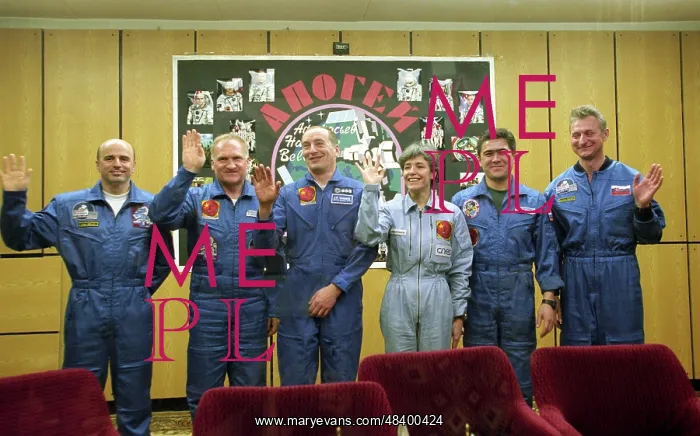 : Soyuz TM-29 spaceship main and backup crew, 1999 : Soyuz TM-29 spaceship main and backup crew, 1999