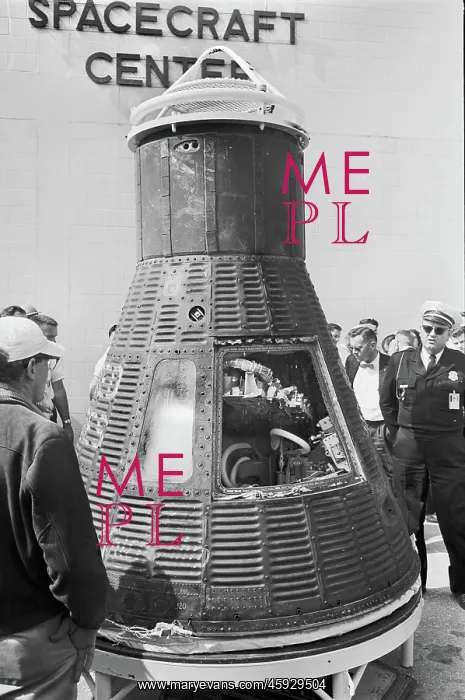  : Space - Capsule - Nasa - John Glenn