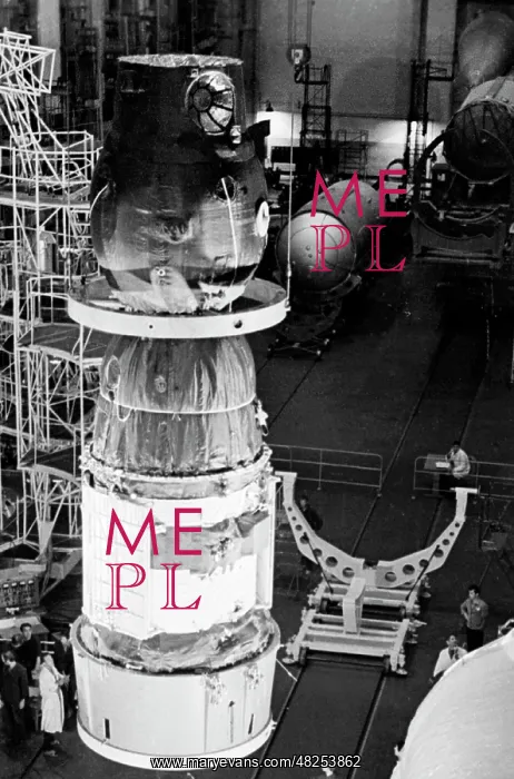 : Spaceship Soyuz-9 in operations and checkout building, 1970 : Spaceship Soyuz-9 in operations and checkout building, 1970