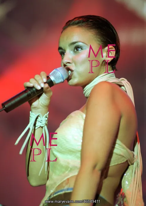  : SPAIN. Chenoa. Spanish singer. 11 / 07 / 2002
