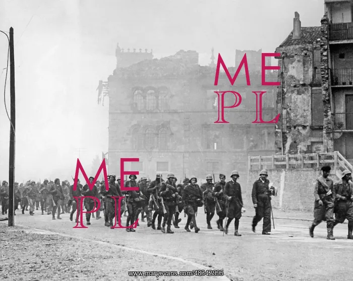 : Spanish national troops marching in Madrid, autumn 1936 : Spanish national troops marching in Madrid, autumn 1936