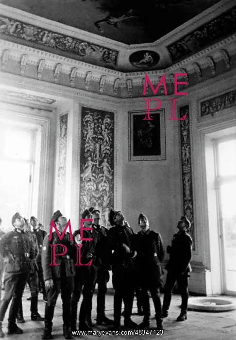  : Spanish officers in Gatchina Palace, 1942