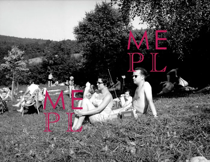 : Spare time - Sunbathers in the countryside : Spare time - Sunbathers in the countryside