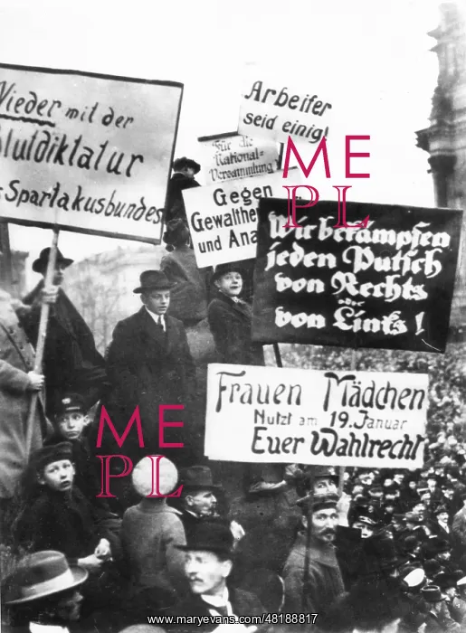 : SPD demonstrators protest against extremist parties before t : SPD demonstrators protest against extremist parties before t