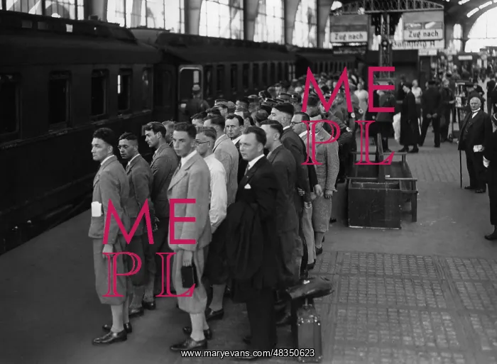 : Special train for students for the Ostsemester, 1934 : Special train for students for the Ostsemester, 1934