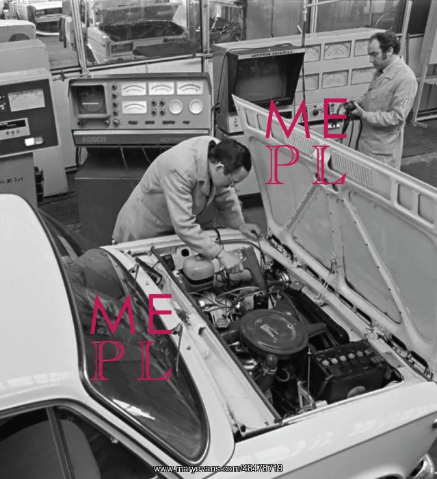 : Specialised centre of the Zhiguli Lada technical service : Specialised centre of the Zhiguli Lada technical service