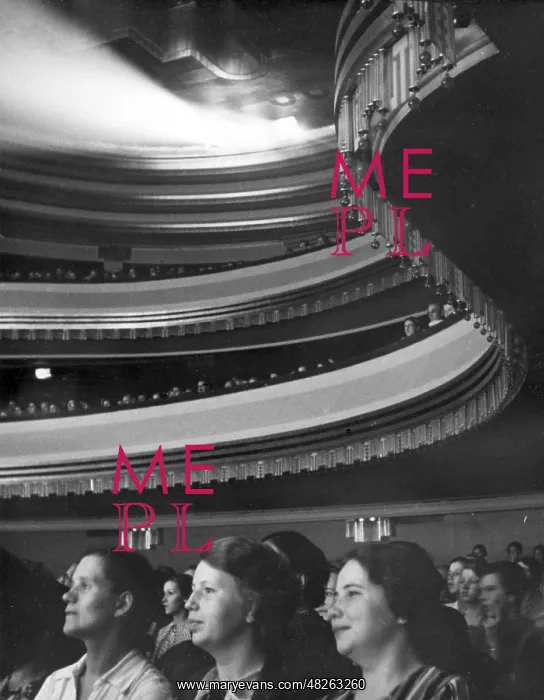: Spectators at the Admiralspalast, 1927 : Spectators at the Admiralspalast, 1927