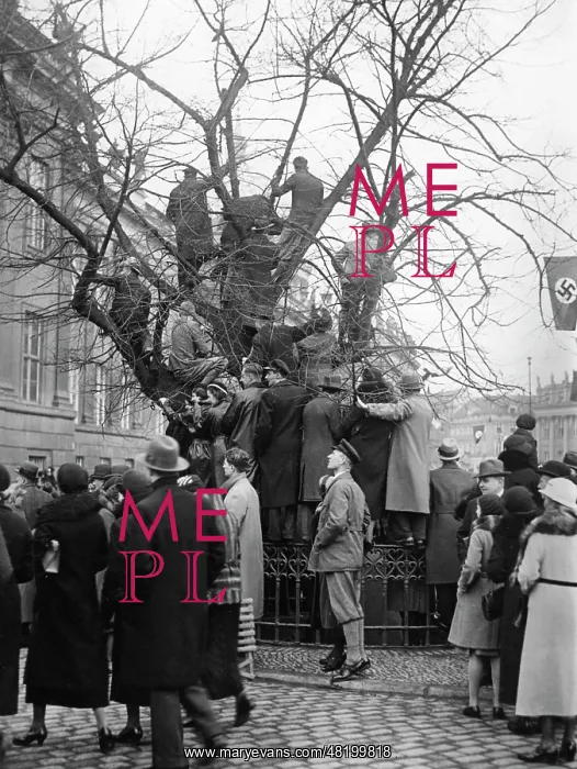 : Spectators on the Day of Potsdam, 1933 : Spectators on the Day of Potsdam, 1933