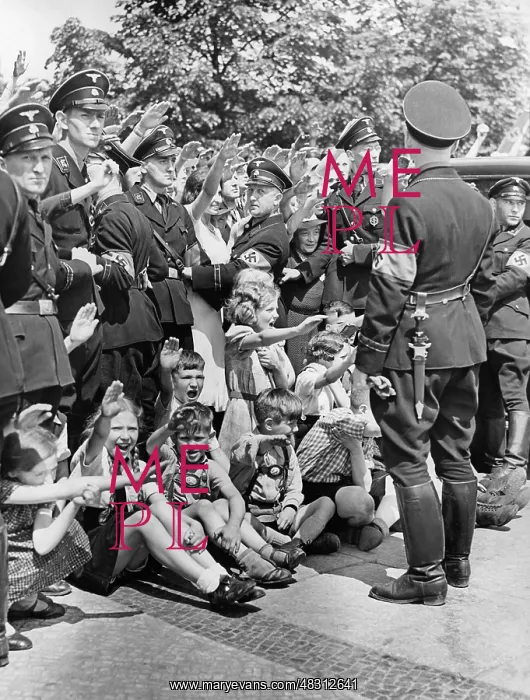: Spectators during a parade in Berlin, 1939 : Spectators during a parade in Berlin, 1939