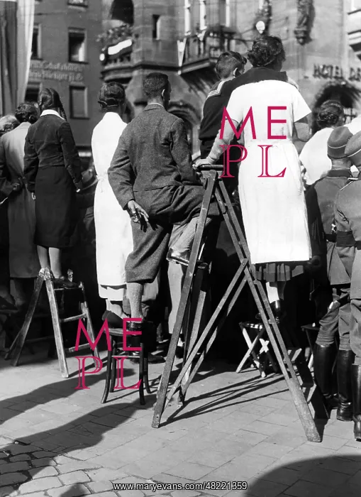 : Spectators during the parade of the RAD at the Nuremberg : Spectators during the parade of the RAD at the Nuremberg