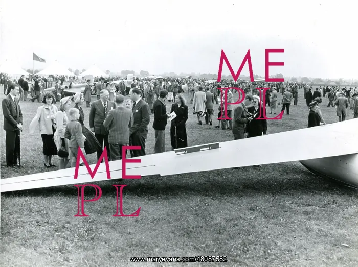 : Spectators in front of the wing of a Sky Sailplane at th : Spectators in front of the wing of a Sky Sailplane at th