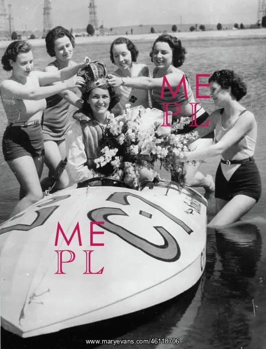 : Speedboat champion Loretta Turnbull : Speedboat champion Loretta Turnbull