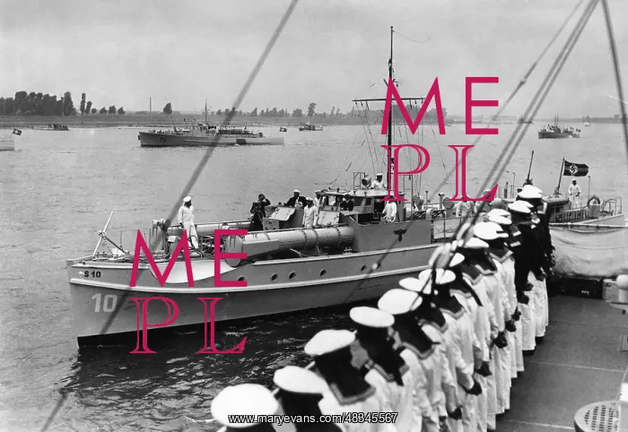 : Speedtboat flotilla in Duesseldorf, 1937 : Speedtboat flotilla in Duesseldorf, 1937