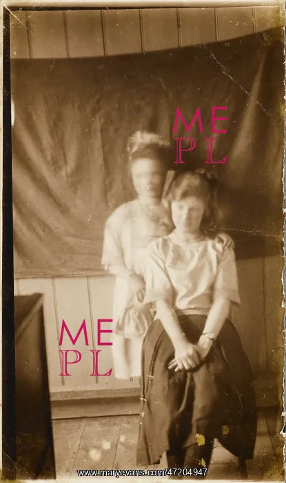  : SPIRIT PHOTO - SISTERS