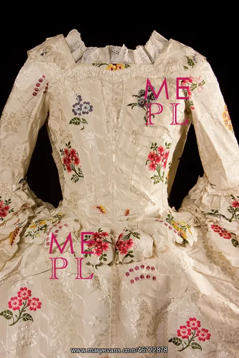 : The Spitalfields mantua, 1750-5 : The Spitalfields mantua, 1750-5