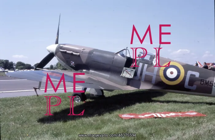 : Spitfire at Biggin Hill : Spitfire at Biggin Hill