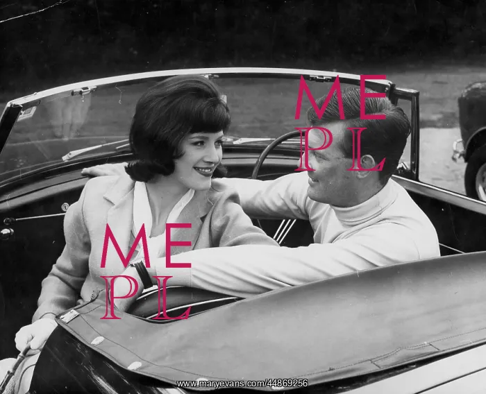 : SPORTS CAR COUPLE : SPORTS CAR COUPLE