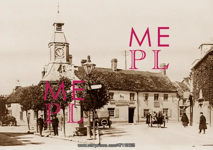  : The Square, Mere
