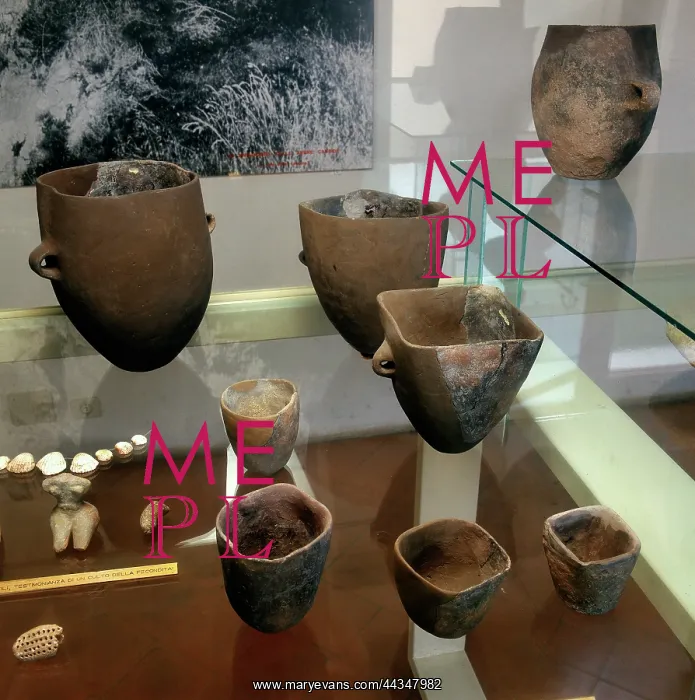 : Square mouthed vases and tipical : Square mouthed vases and tipical