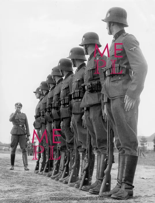 : SS Bodyguard Regiment Adolf Hitler in the barracks yard, 19 : SS Bodyguard Regiment Adolf Hitler in the barracks yard, 19