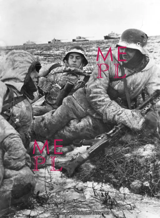 : SS Grenadiers wait for counterattack order, WW2 : SS Grenadiers wait for counterattack order, WW2