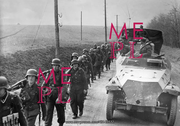 : SS grenadiers on the way to the front in Hungary, 1945 : SS grenadiers on the way to the front in Hungary, 1945